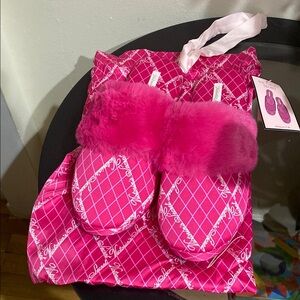 Victoria's Secret Pink Slippers and Bag Set